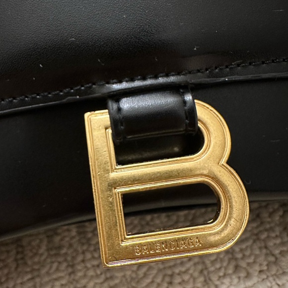 Black Handbag - Picture 7 of 11